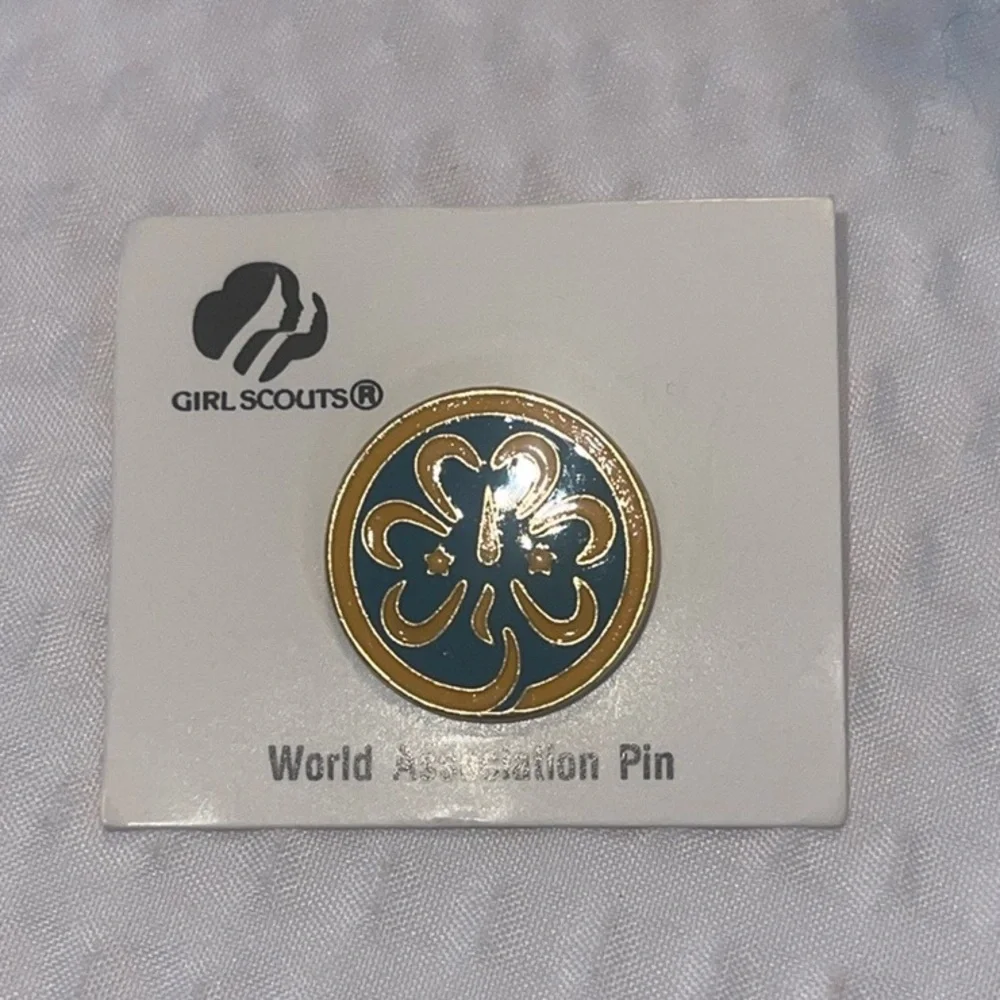 NEW, Vintage ENAMEL WAGGGS PIN World Association of Girl Guides & Girl Scouts